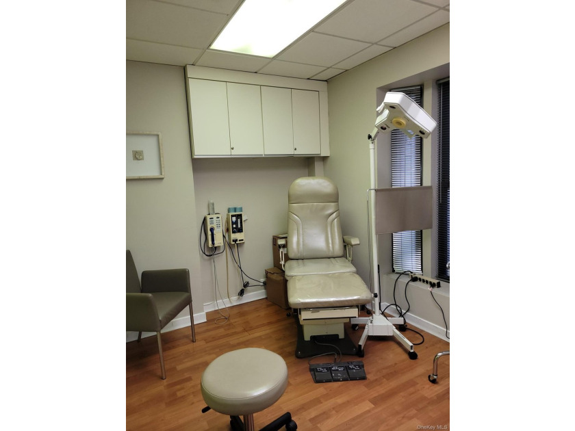 PRIME MIDTOWN MEDICAL &amp; PROFESSIONAL CONDO UNIT FOR SALE - photo 14