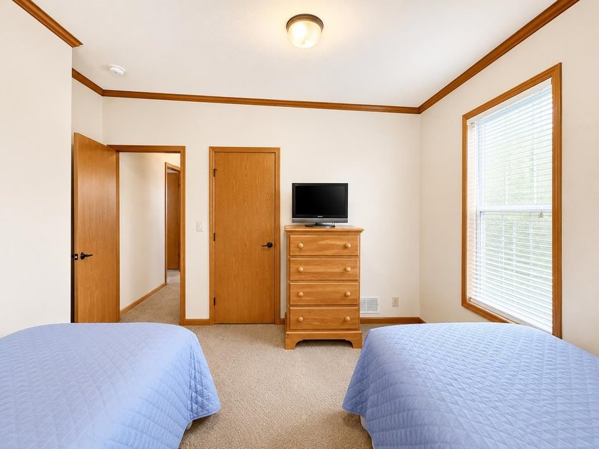 Experience lake life at its finest with this fully furnished 3 - photo 18