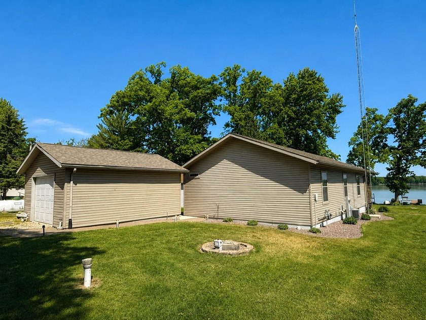 Experience lake life at its finest with this fully furnished 3 - photo 26