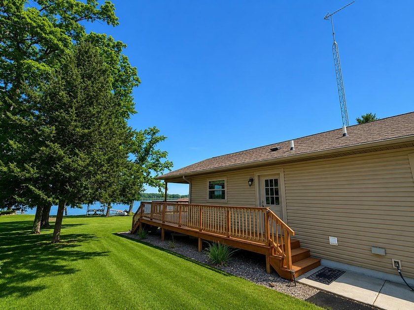 Experience lake life at its finest with this fully furnished 3 - photo 27