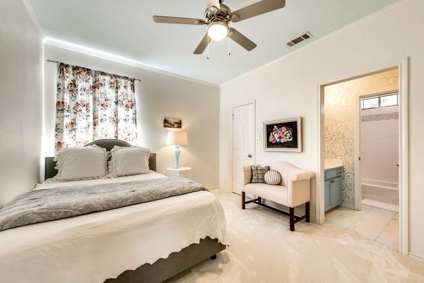 Stunning custom home that has been wonderfully updated &amp; - photo 31