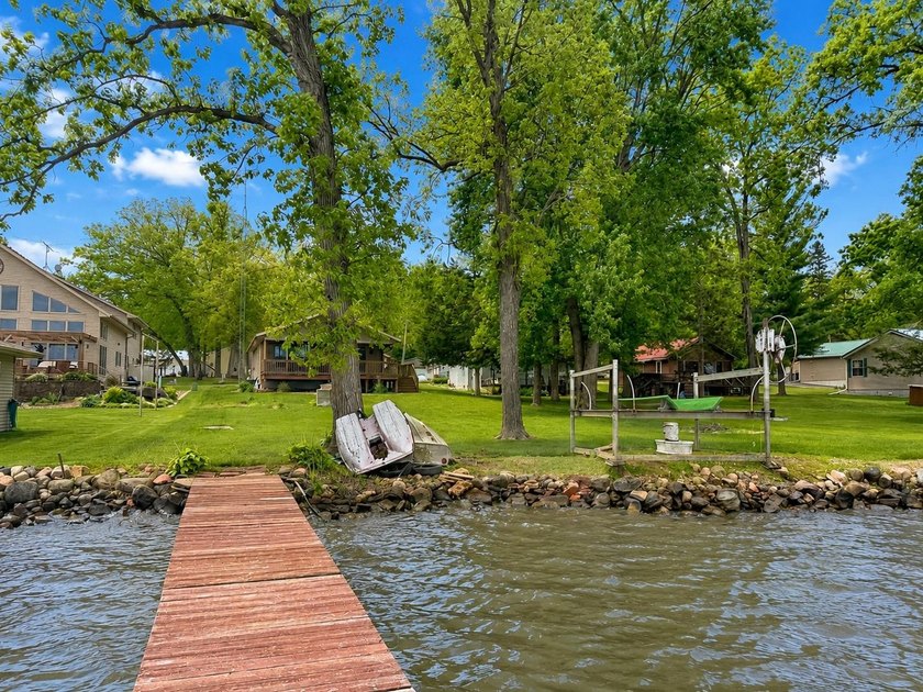 Experience lake life at its finest with this fully furnished 3 - photo 32