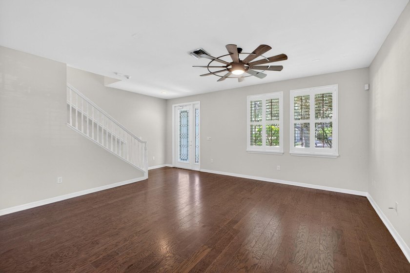 Beautifully updated 3-bedroom, 2.5-bath townhome with a 1-car - photo 7