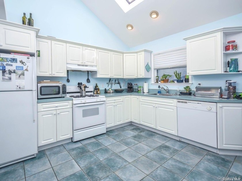 Quality Custom Built Duplex by a Top Hamptons Builder - photo 13