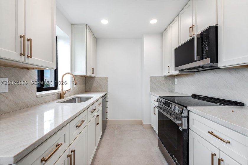 Newly renovated 2-bed, 2-bath condo offering 1,517 SF of - photo 24