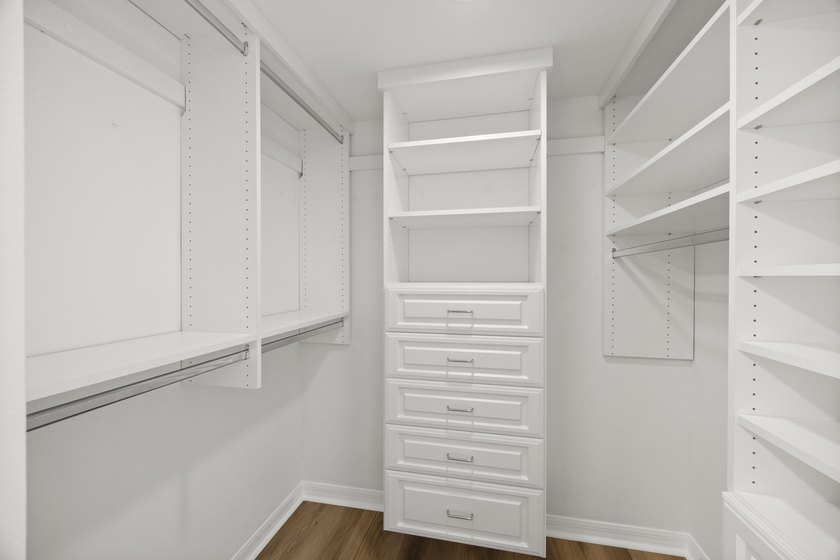 RARE 3 BEDROOM/2BATH CORNER UNIT WITH TWO GARAGES! Step inside - photo 16