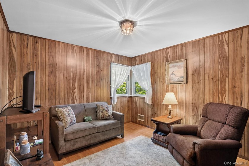 Charming ranch on half acre in Harborfields school district. 3 - photo 20