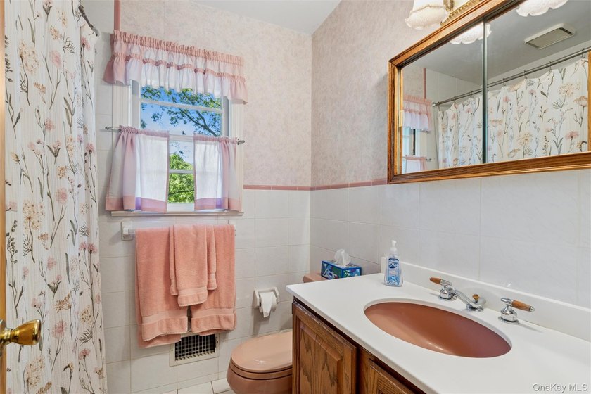 Charming ranch on half acre in Harborfields school district. 3 - photo 21