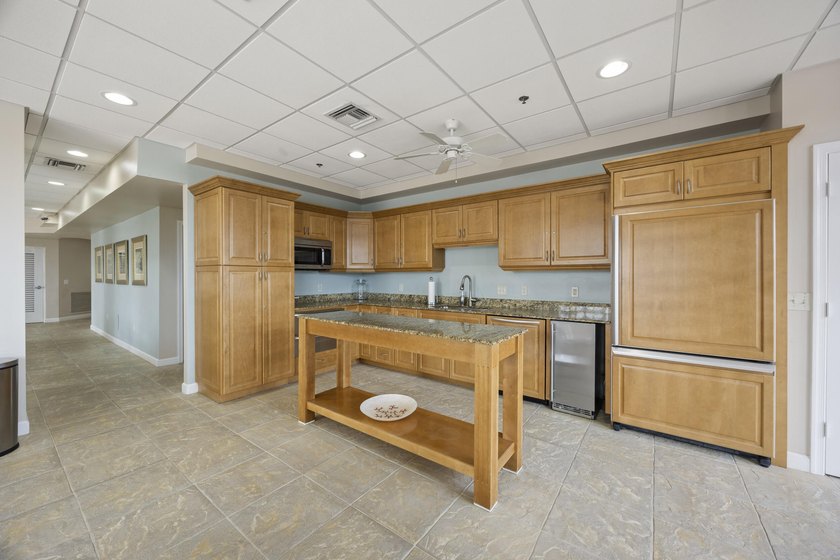 RARE 3 BEDROOM/2BATH CORNER UNIT WITH TWO GARAGES! Step inside - photo 27
