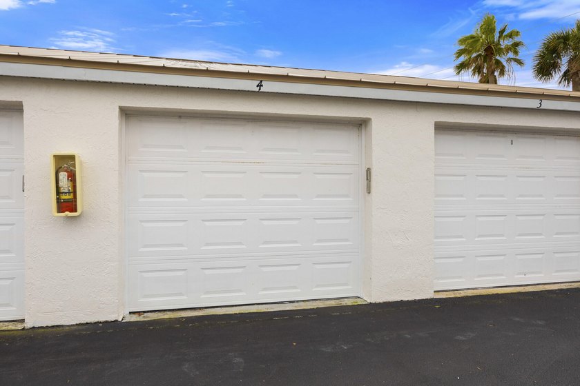 RARE 3 BEDROOM/2BATH CORNER UNIT WITH TWO GARAGES! Step inside - photo 34