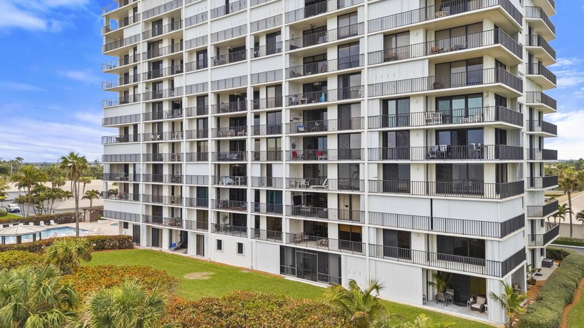 RARE 3 BEDROOM/2BATH CORNER UNIT WITH TWO GARAGES! Step inside - photo 36