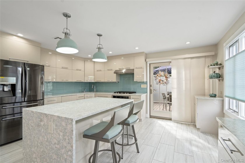 Welcome home to 939 Manor Lane in Bay Shore. This meticulously - photo 11