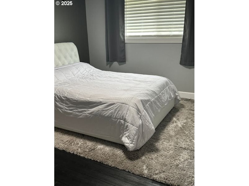 This gorgeous 3 bedroom 3 bath home has been transformed to a - photo 15