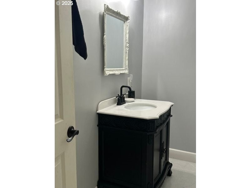 This gorgeous 3 bedroom 3 bath home has been transformed to a - photo 16