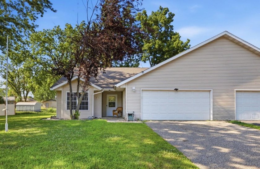 Beautiful One-Level Living at its finest...Spacious 2 Bedroom 2 - photo 19