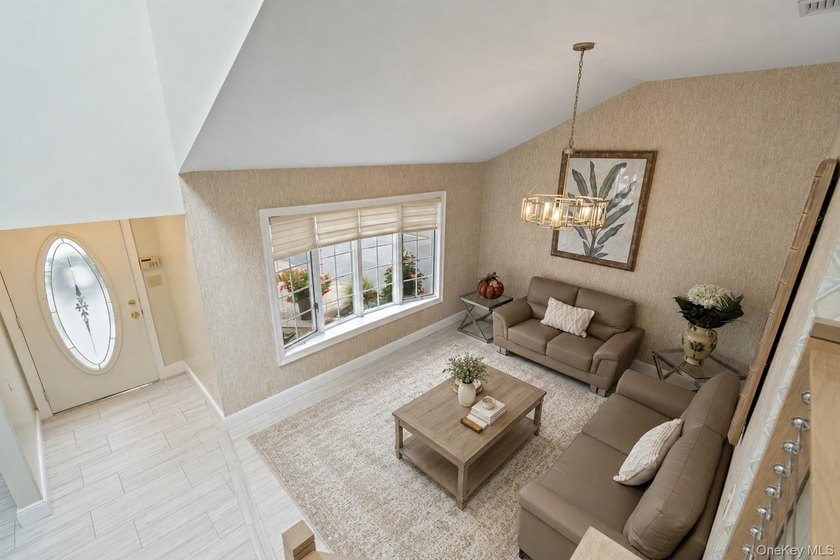 Welcome home to 939 Manor Lane in Bay Shore. This meticulously - photo 20