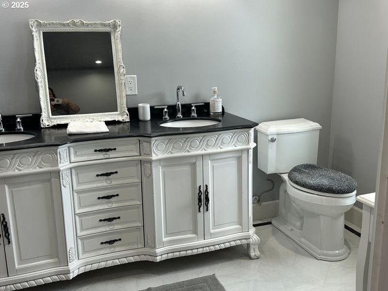 This gorgeous 3 bedroom 3 bath home has been transformed to a - photo 20