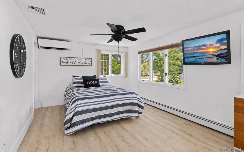 Welcome home to 939 Manor Lane in Bay Shore. This meticulously - photo 22