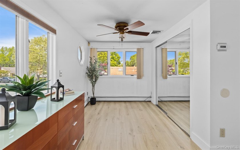 Welcome home to 939 Manor Lane in Bay Shore. This meticulously - photo 23