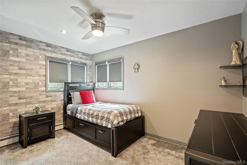Welcome home to 939 Manor Lane in Bay Shore. This meticulously - photo 26