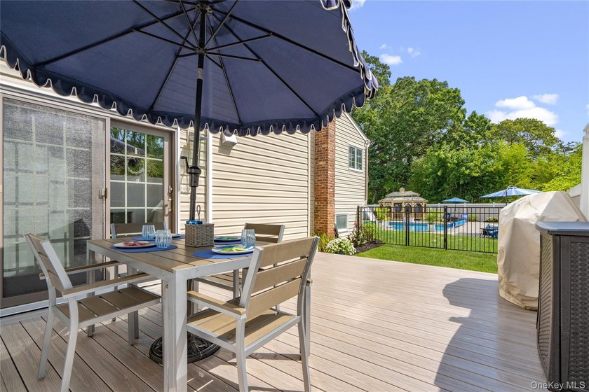 Welcome home to 939 Manor Lane in Bay Shore. This meticulously - photo 33