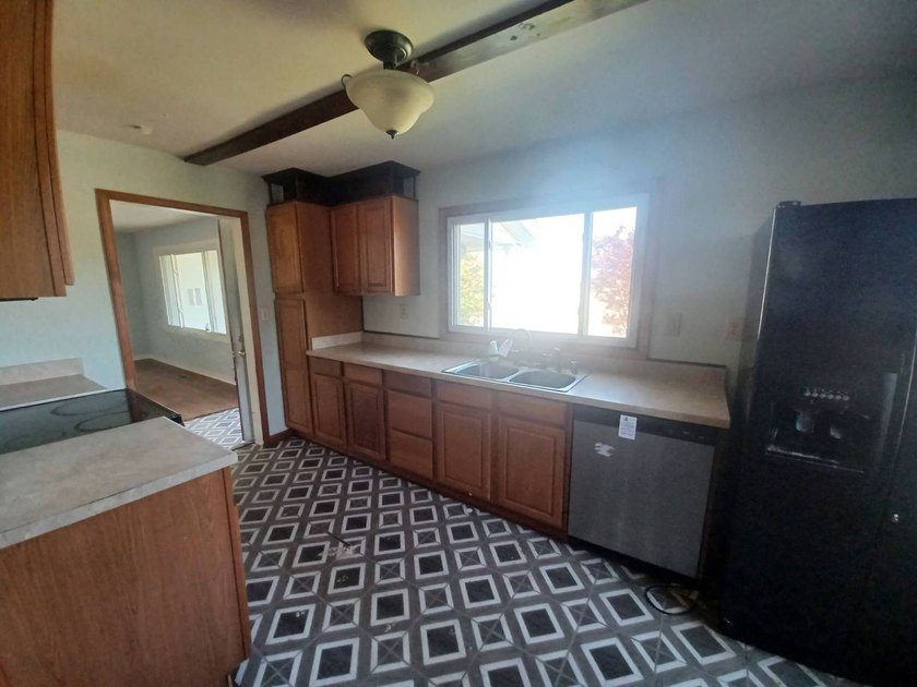 HUD case #132-379474 Property is offered as-is. 4 bedroom, 1 - photo 4