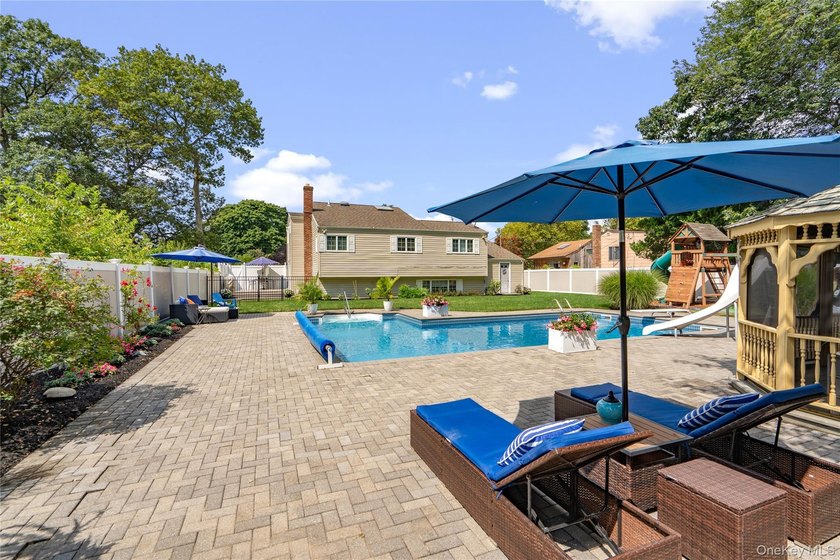 Welcome home to 939 Manor Lane in Bay Shore. This meticulously - photo 39