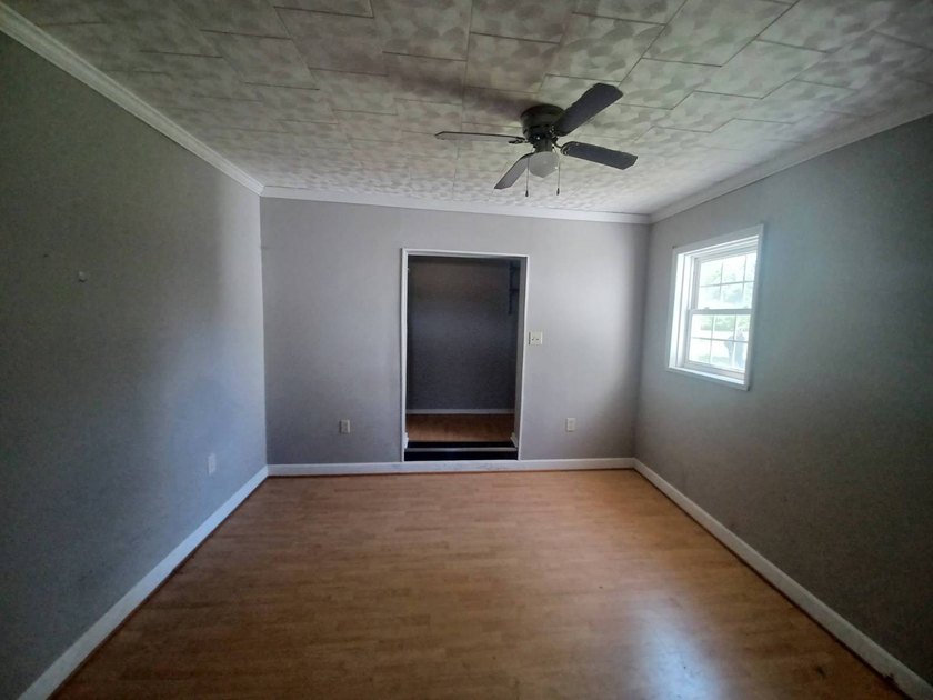 HUD case #132-379474 Property is offered as-is. 4 bedroom, 1 - photo 10