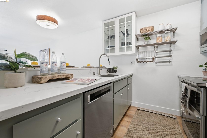 Welcome to 288 Whitmore St #121, a fully updated 1BD/1BA condo - photo 9