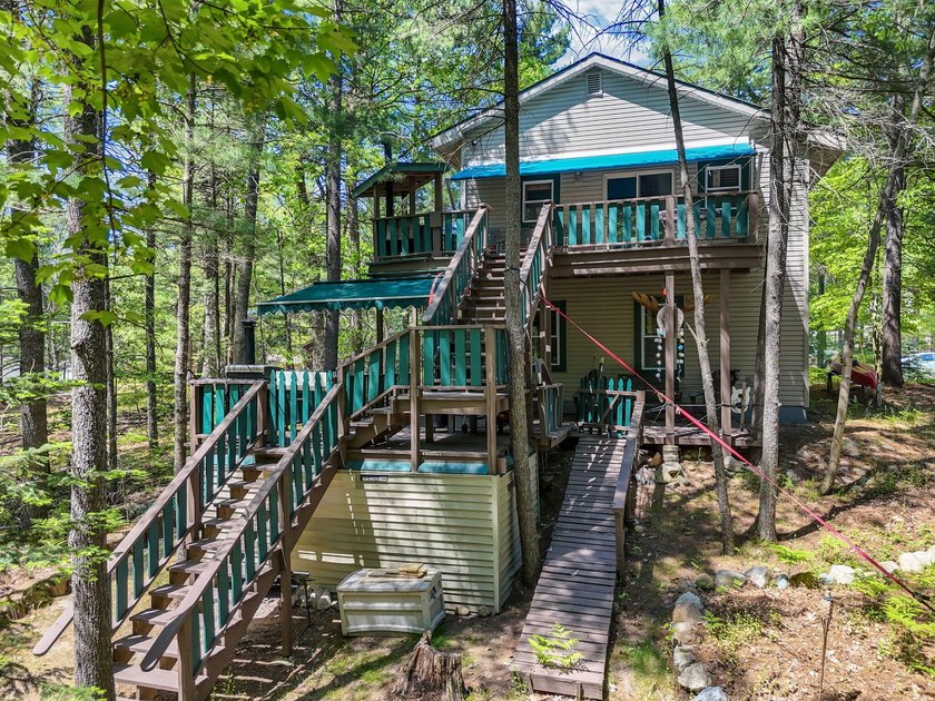 Enjoy peaceful up-north living in a quiet subdivision surrounded - photo 2