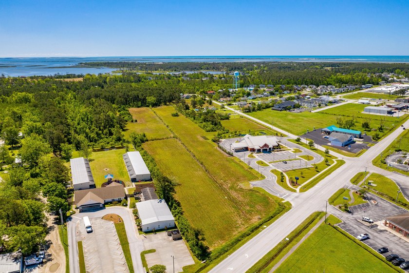 PRIME 30+ ACRES WITH HIGHWAY FRONTAGE (LIVE OAK STREET AND - photo 3