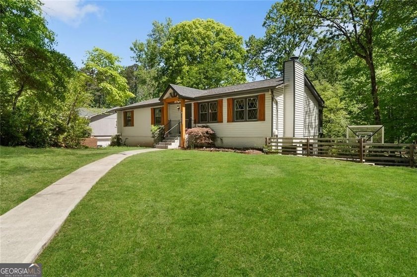 A beautifully maintained home with serene views of Canary Lake - photo 2