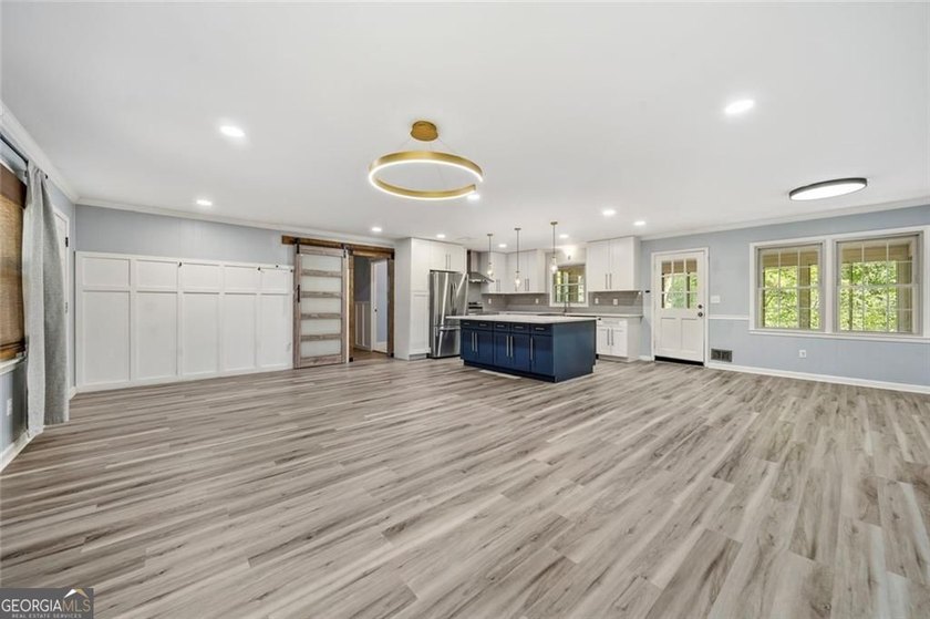 A beautifully maintained home with serene views of Canary Lake - photo 6