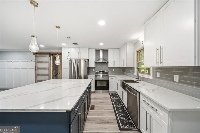 A beautifully maintained home with serene views of Canary Lake - photo 10