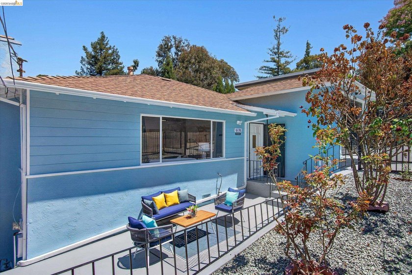 Welcome to 6138 Oakdale Avenue, located in the - photo 3