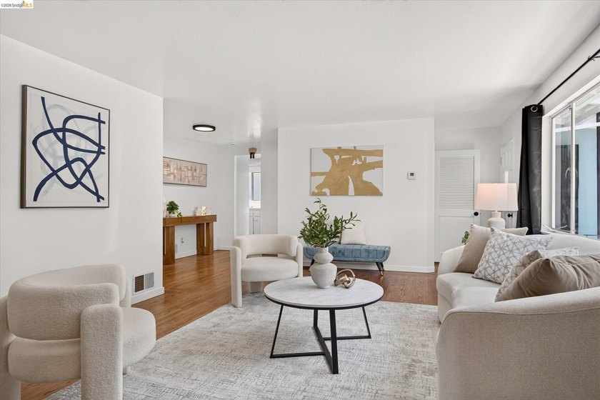 Welcome to 6138 Oakdale Avenue, located in the - photo 6