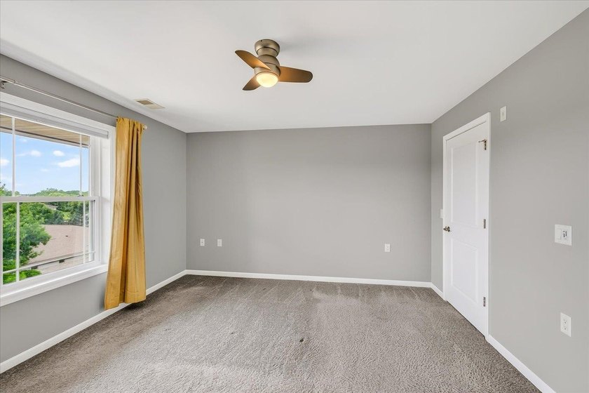 Welcome to easy living at a quiet condo community in the heart - photo 15