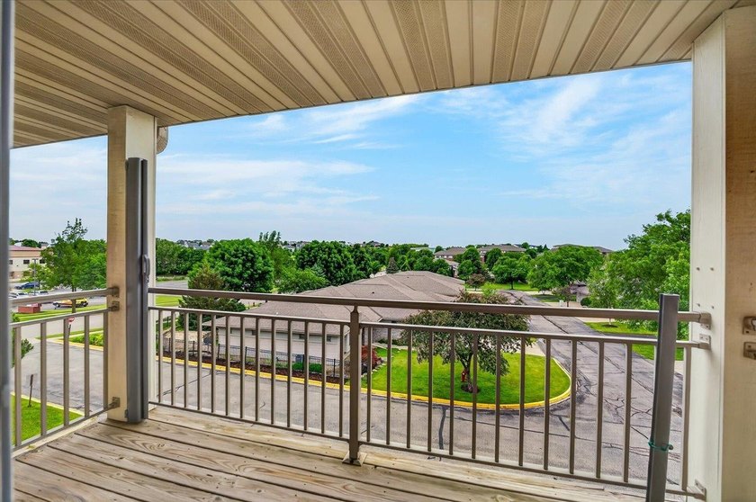 Welcome to easy living at a quiet condo community in the heart - photo 21