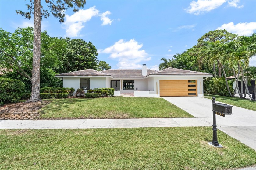 Rarely available cul-de-sac pool home on the lake in Timbercreek - photo 6