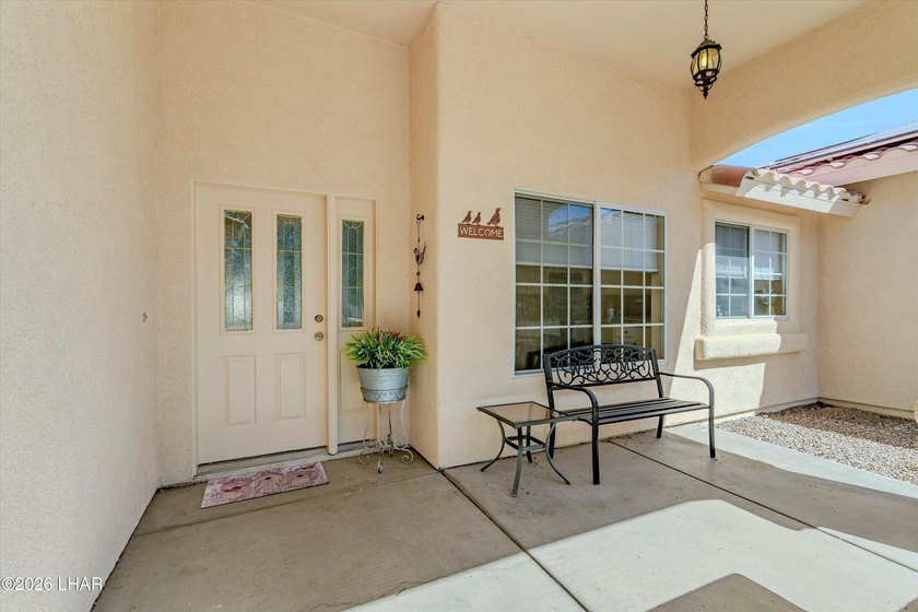 Energy-efficient solar pool home with 4 bedrooms, 3 bathrooms - photo 4