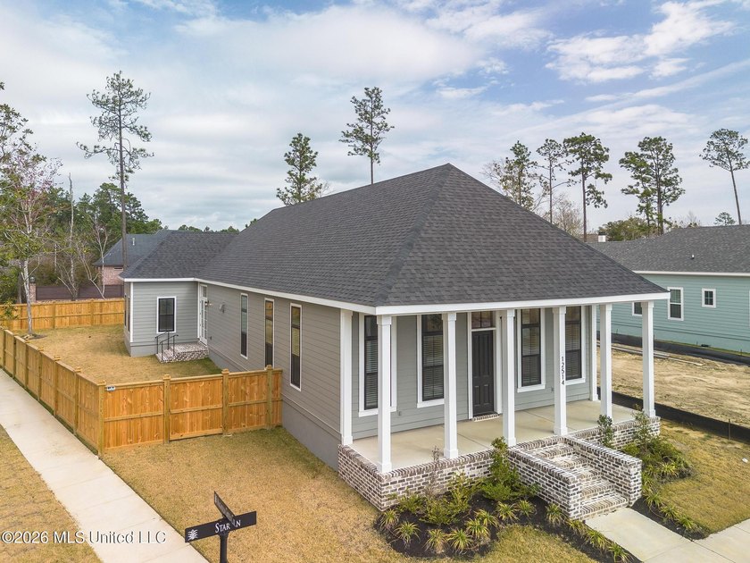 Luxury doesn't have to mean more square footage. This nearly-new - photo 2