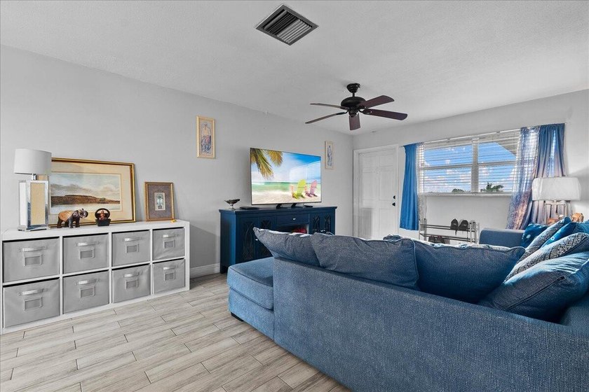 Welcome home to Crystal Lake 941! Enjoy breathtaking lake views - photo 6