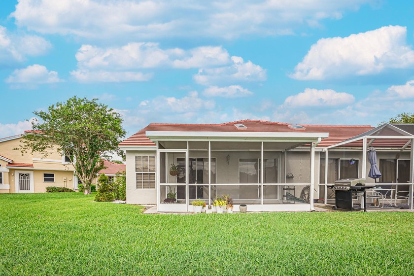 Welcome to a beautifully updated 2-bedroom, 2-bathroom home - photo 4
