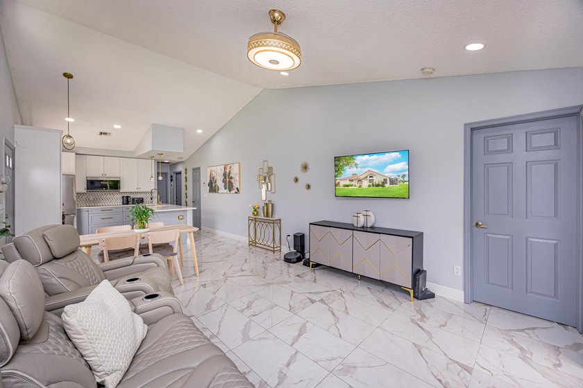 Welcome to a beautifully updated 2-bedroom, 2-bathroom home - photo 10
