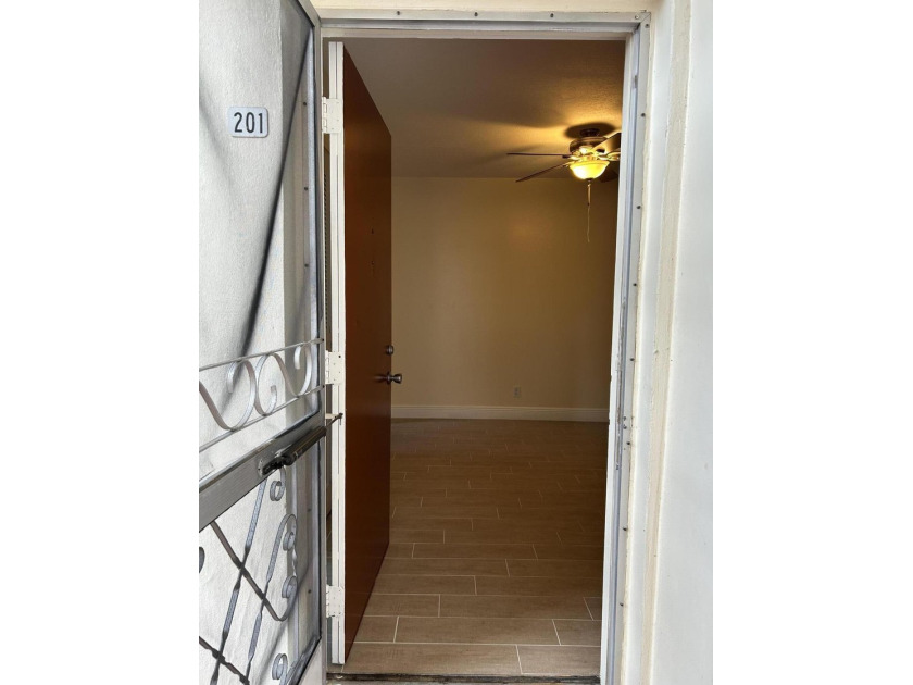 Welcome to this very nice one-bedroom, one-and-a-half-bath - photo 4