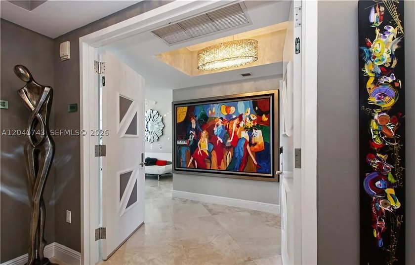PRICED FOR SUPER QUICK SALE ! Luxury downtown living. This - photo 6