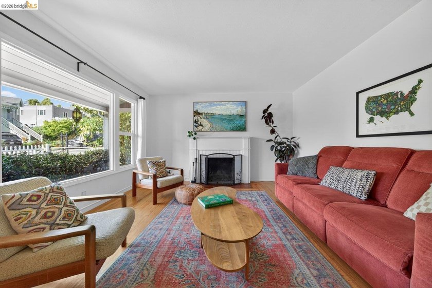 Imagine a home where comfort, warmth, and charm embrace you - photo 7