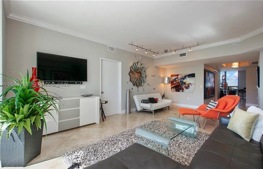 PRICED FOR SUPER QUICK SALE ! Luxury downtown living. This - photo 7