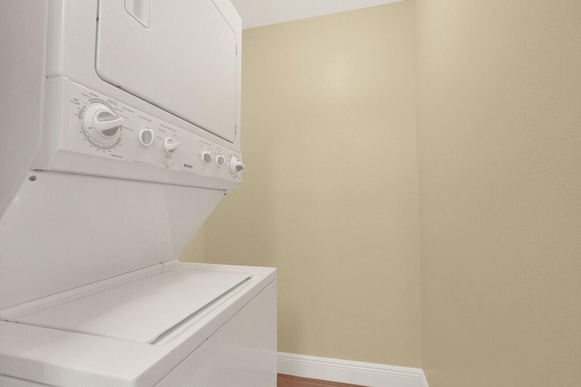 Welcome to this very nice one-bedroom, one-and-a-half-bath - photo 9