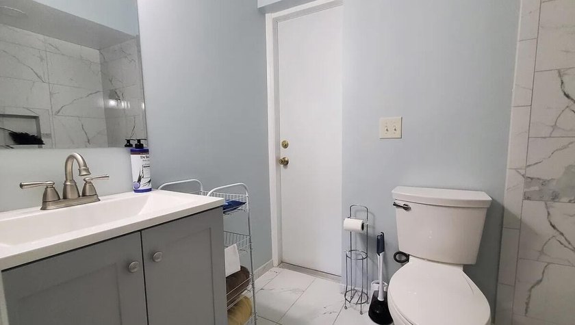 Welcome to this charming 5 bedrooms, 3 bathrooms, 2 kitchens - photo 8